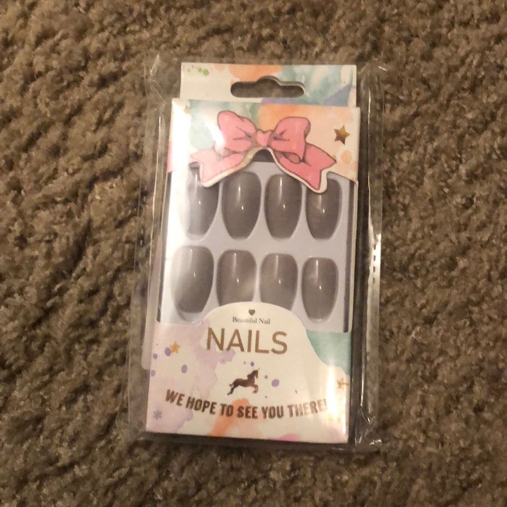 Press on nails